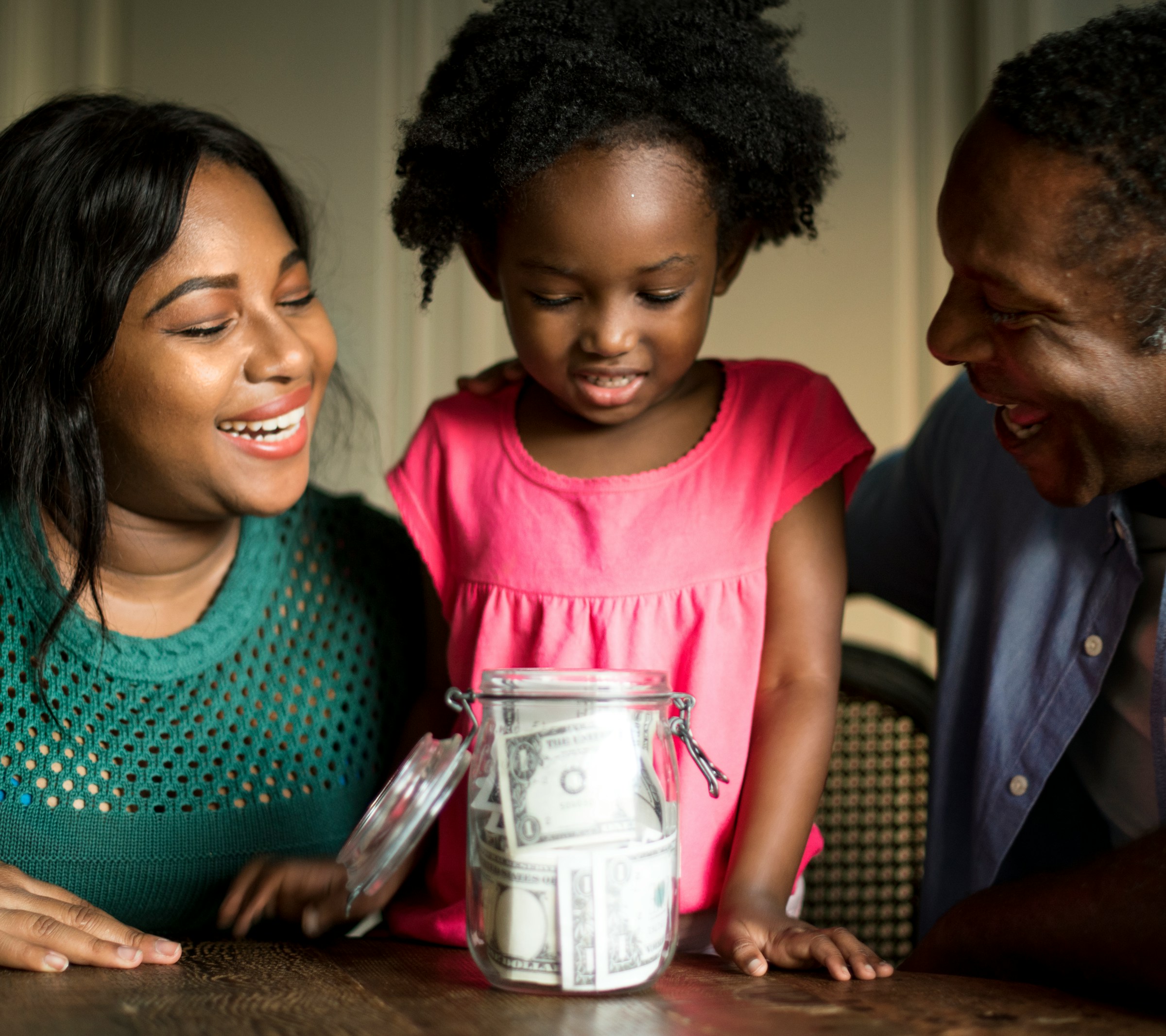 Épargner pour ses enfants : quelles solutions selon l'âge ?